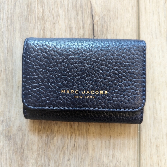 SOLD Marc Jacobs Key Wallet in Navy Blue - Picture 1 of 4